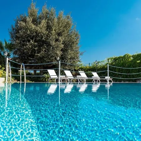 Con Piscina Donna Franca Apartment *