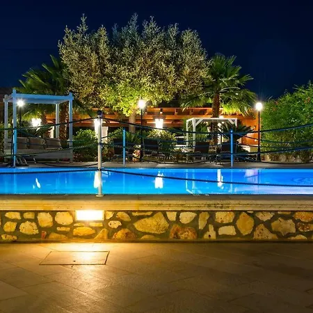 Con Piscina Donna Franca Apartment *