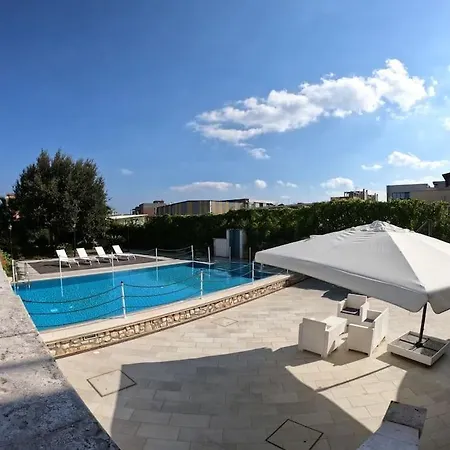 Apartment Con Piscina Donna Franca