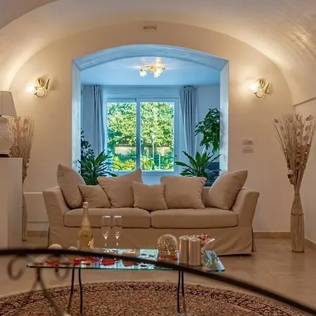 Apartment Con Piscina Donna Franca