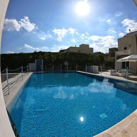 Con Piscina Donna Franca Apartment
