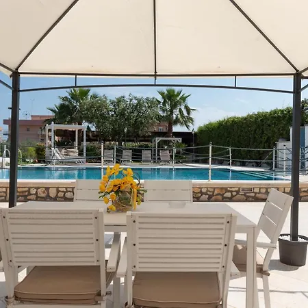 Apartment Con Piscina Donna Franca *