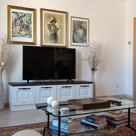 Con Piscina Donna Franca Apartment