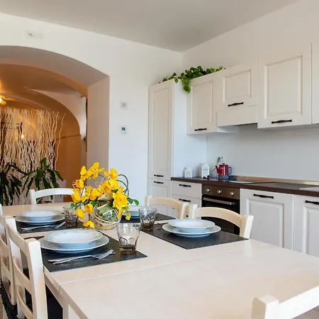 Apartment Con Piscina Donna Franca *