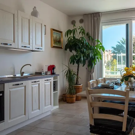 Apartment Con Piscina Donna Franca