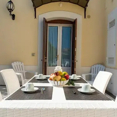 Con Piscina Donna Franca Apartment *