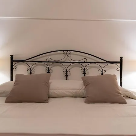 Con Piscina Donna Franca Apartment